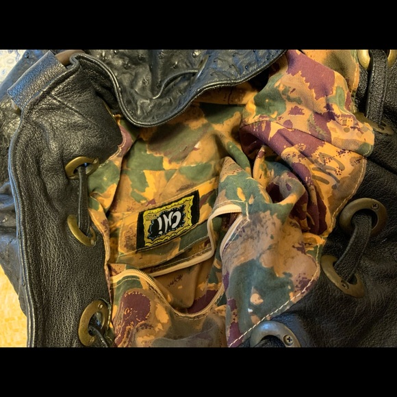 Chi | Black Ostrich Shoulder Purse - Picture 5 of 7